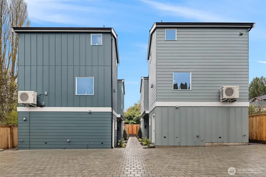 539 N 70th Street, Seattle, WA 98103 - #3