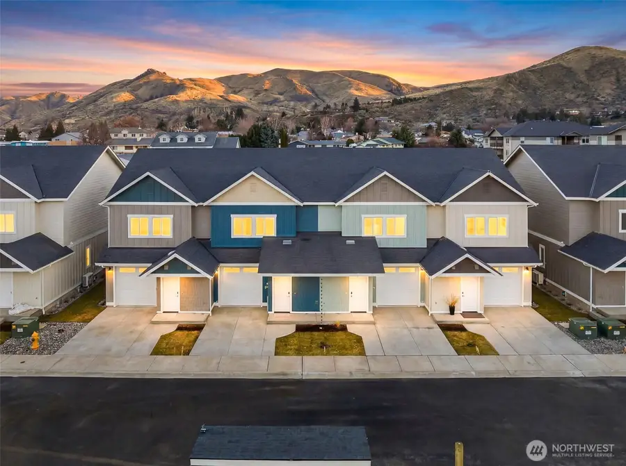 1075 Red Apple Road #E20, Wenatchee, WA 98801 - #2