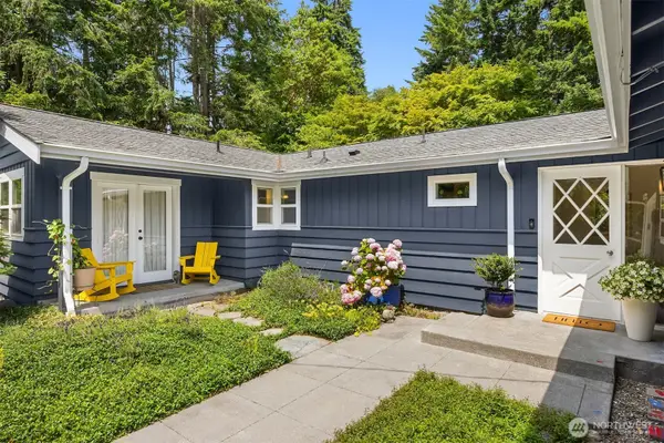 10430 NE Cascade Avenue, Bainbridge Island, WA 98110