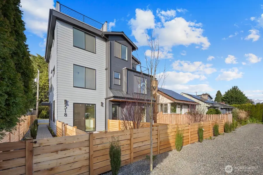 518 N 102nd Street, Seattle, WA 98133 - #3