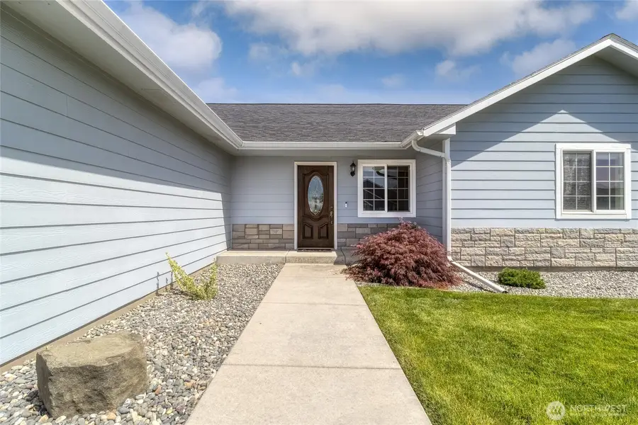 204 NW Maria Street, College Place, WA 99324 - #2