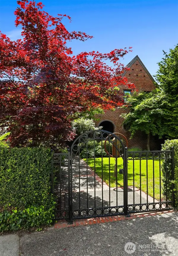 2301 Rosemont Place W, Seattle, WA 98199