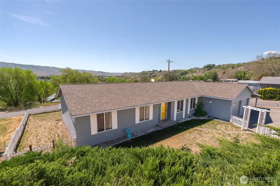504 Ash Street, Omak, WA 98841 - #2