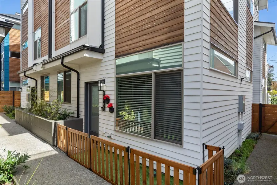 8015 Mary Avenue Nw #D, Seattle, WA 98117 - #3
