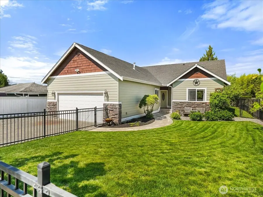 1301 Park Avenue, Puyallup, WA 98372 - #2