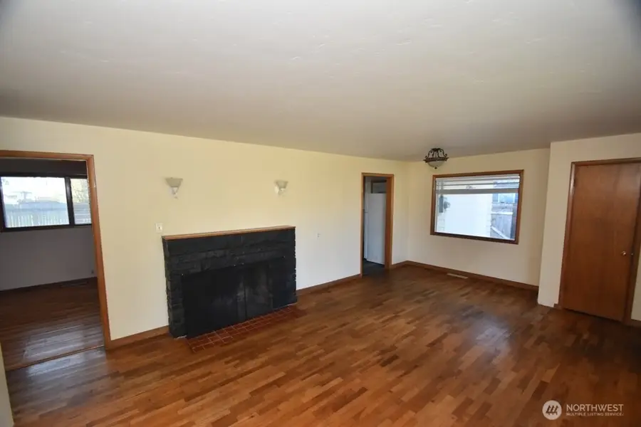 614 S Pine Street, Burlington, WA 98233 - #3