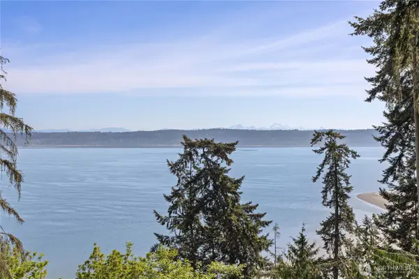 2659 S East Camano Drive, Camano Island, WA 98282