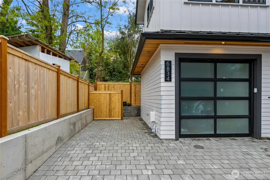 6834 47th Avenue Ne, Seattle, WA 98115 - #3