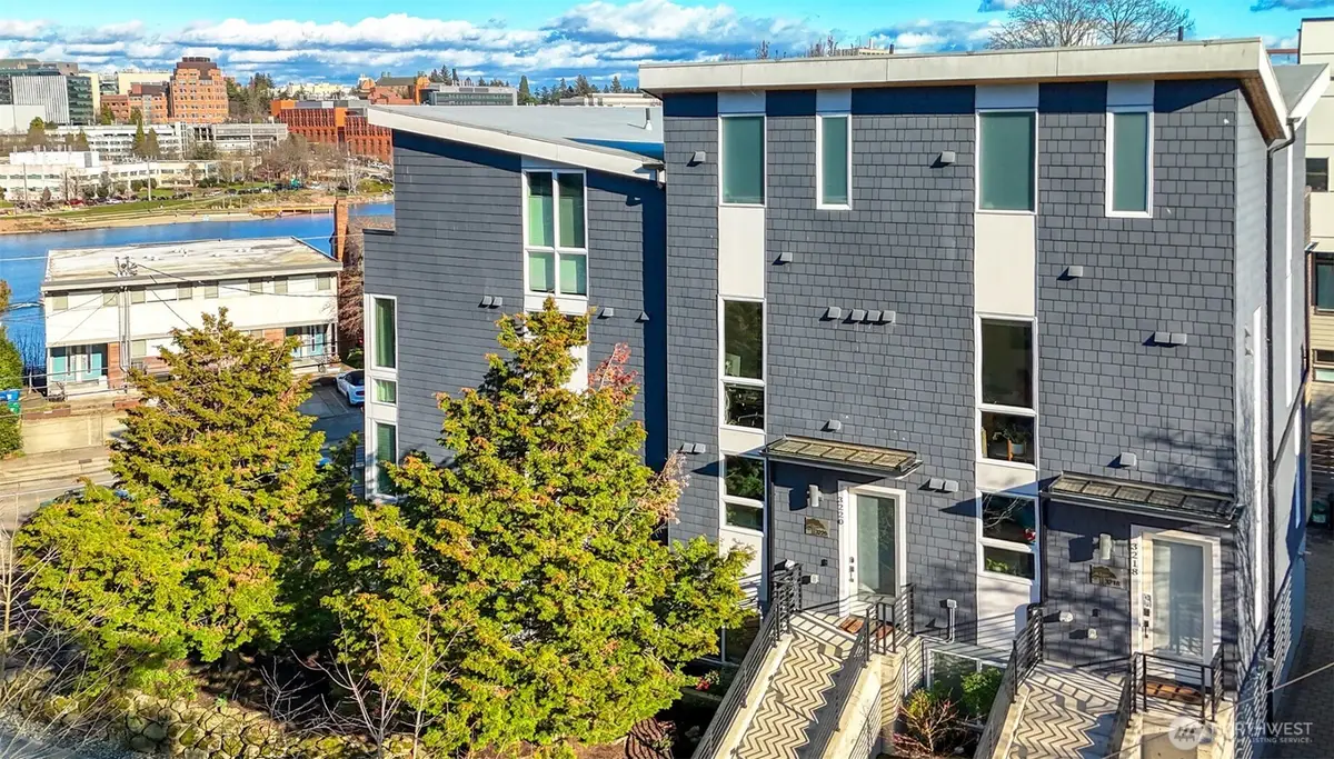 3220 Franklin Avenue E, Seattle, WA 98102 - #1