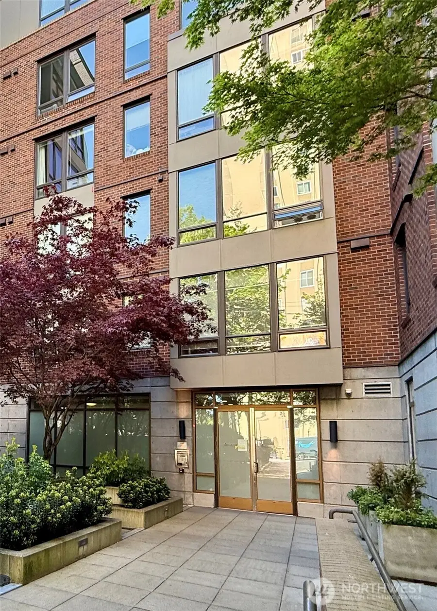 4547 8th Avenue Ne #204, Seattle, WA 98105 - #3