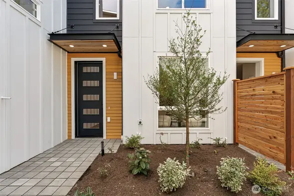 3449 California Avenue Sw #2, Seattle, WA 98116