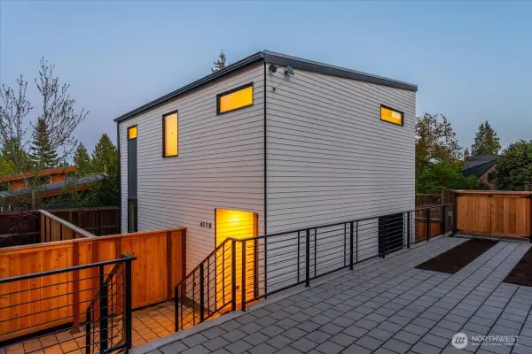 4118 Burke Avenue N, Seattle, WA 98103