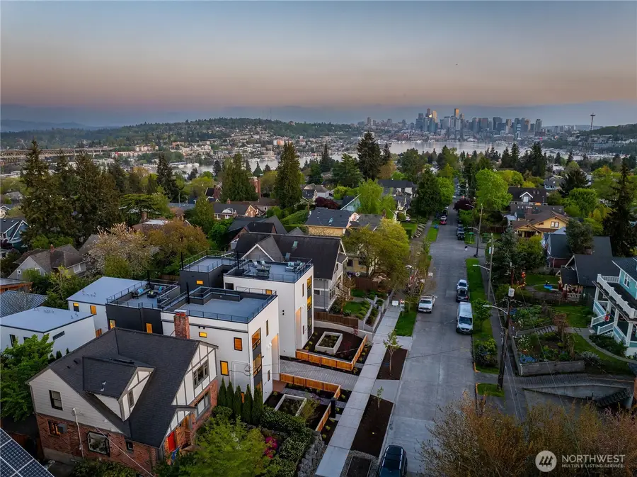 4118 Burke Avenue N, Seattle, WA 98103 - #2