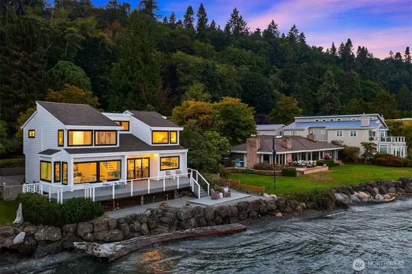 4692 Rockaway Beach Road Ne, Bainbridge Island, WA 98110
