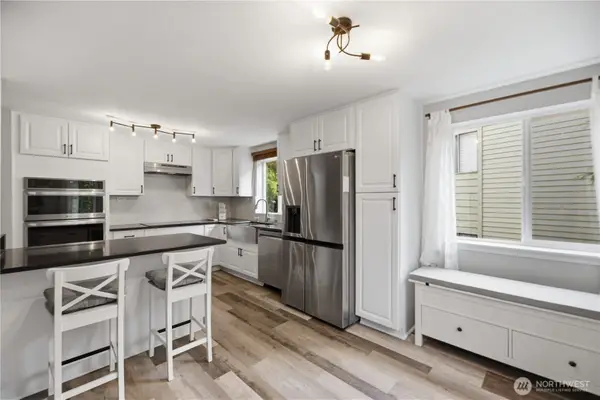 2721 NE 195th Street #3, Lake Forest Park, WA 98155