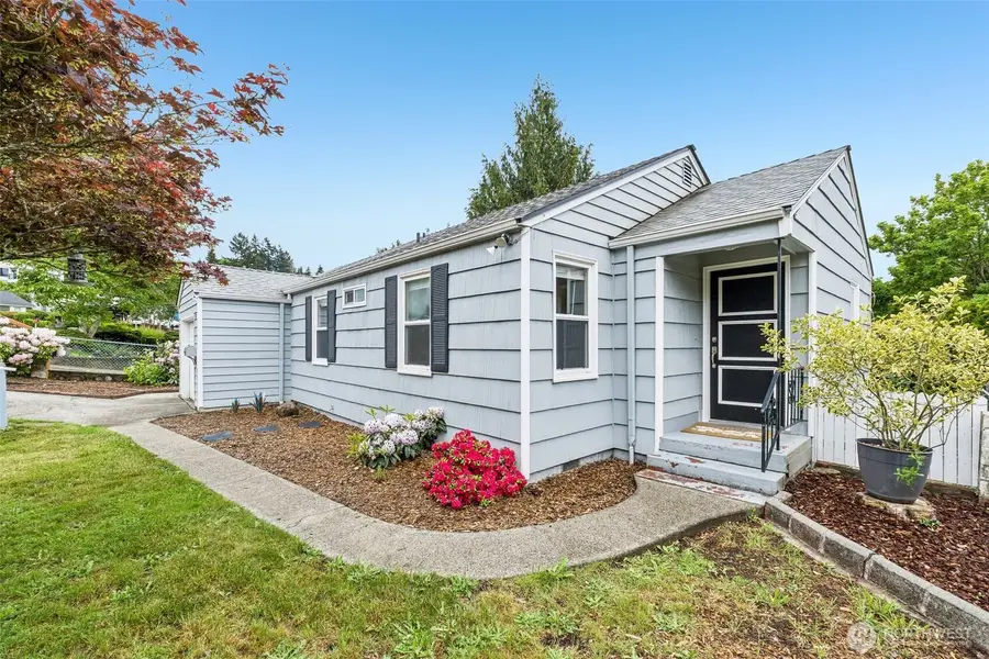 517 Bronson Way Ne, Renton, WA 98056 - #2