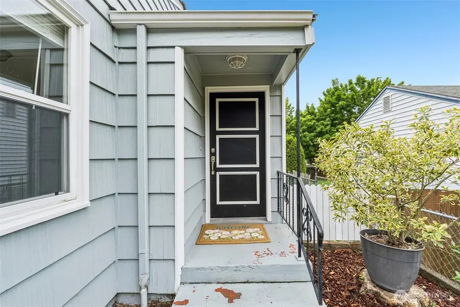 517 Bronson Way Ne, Renton, WA 98056 - #3