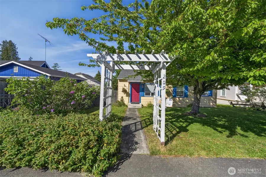 209 E Eleventh Street, Port Angeles, WA 98362 - #2
