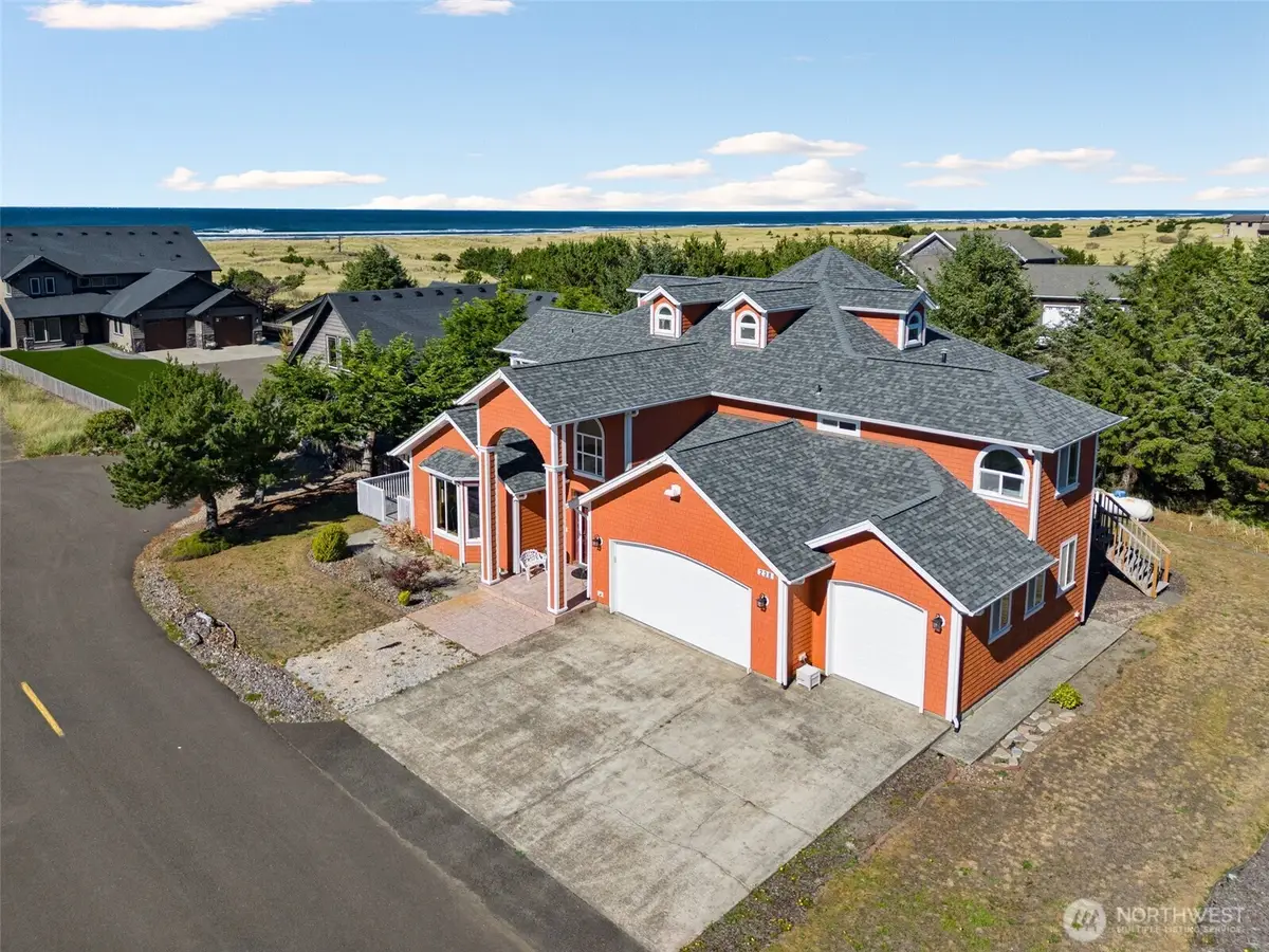 238 25th Street Nw, Long Beach, WA 98631 - #1