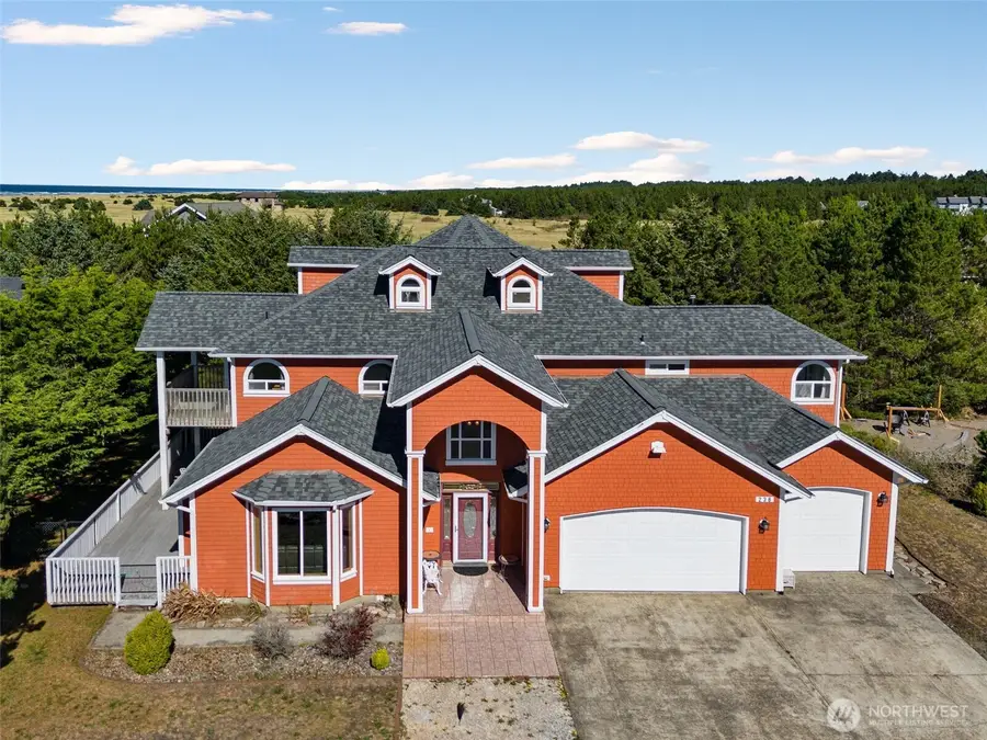 238 25th Street Nw, Long Beach, WA 98631 - #2