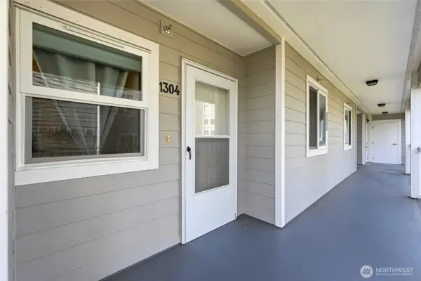 1318 37th Street #1304, Everett, WA 98201