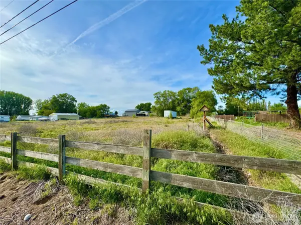 7566 Rainier Road Ne, Moses Lake, WA 98837