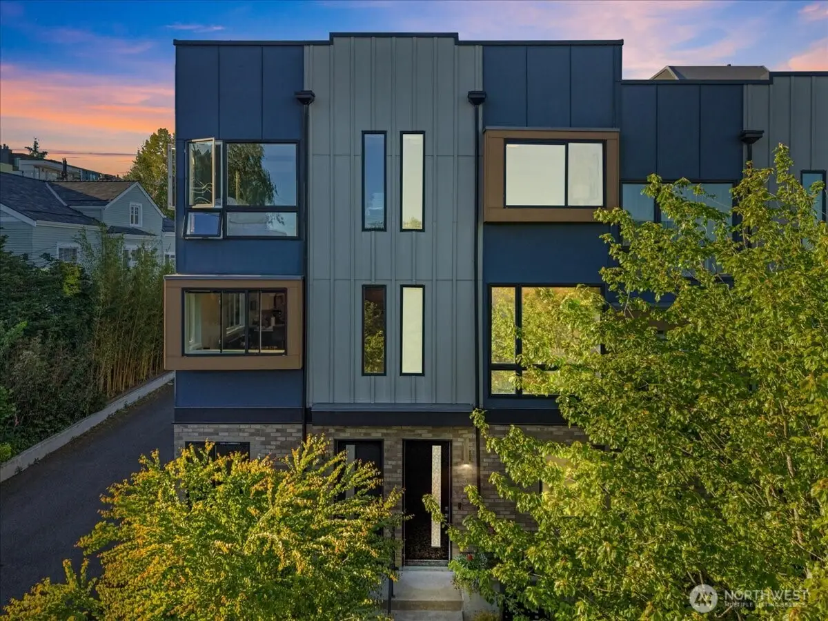 2310 W Newton Street, Seattle, WA 98199 - #1