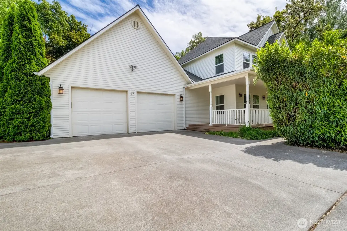 17 SW Homestead Avenue, College Place, WA 99324 - #1