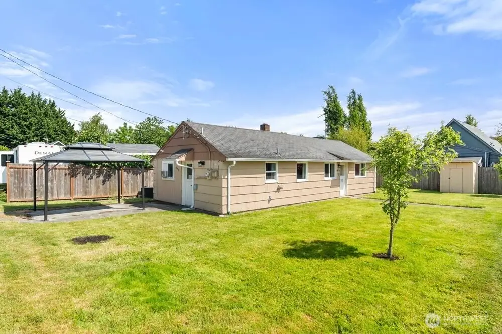 805 1/2 4th Avenue Sw, Puyallup, WA 98371 - #1