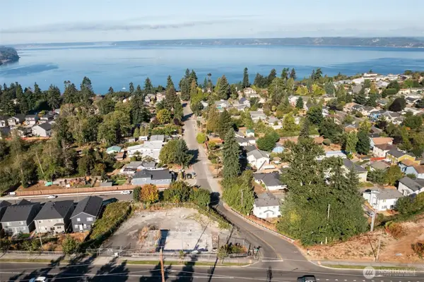 27905 Pacific Highway S, Federal Way, WA 98003