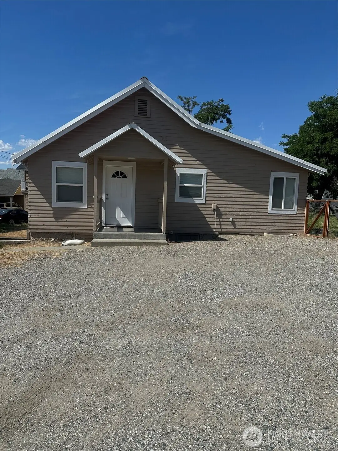1007 N Baker Ave, East Wenatchee, WA 98802 - #1
