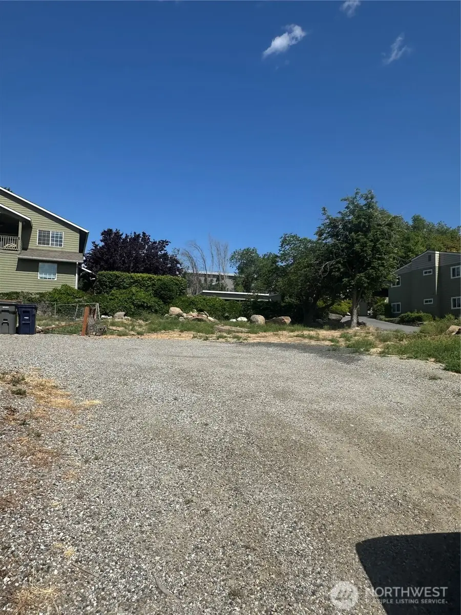 1007 N Baker Ave, East Wenatchee, WA 98802 - #2
