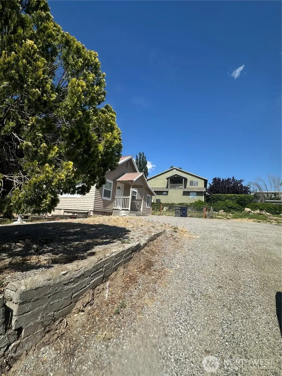 1007 N Baker Ave, East Wenatchee, WA 98802 - #3