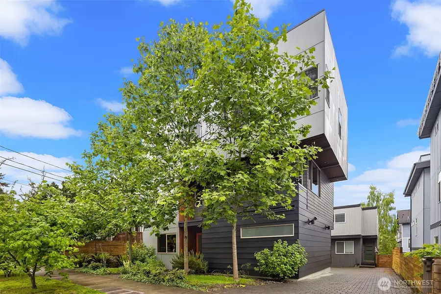 9230 Interlake Avenue N, Seattle, WA 98103 - #2