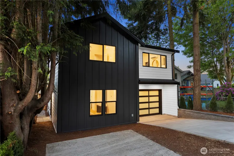 8823 Dibble Avenue Nw, Seattle, WA 98117 - #2