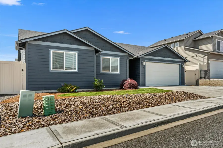 138 S Nevada Avenue, East Wenatchee, WA 98802 - #3