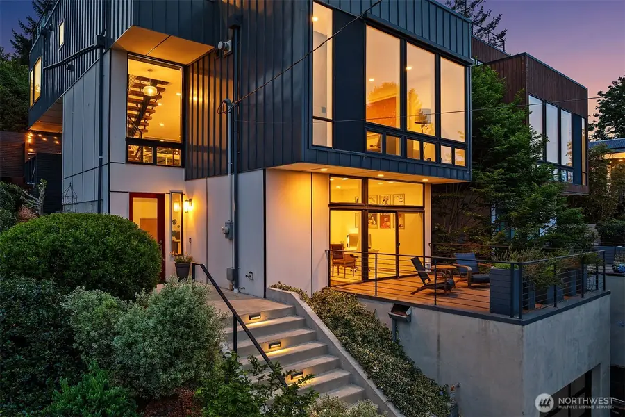 431 26th Avenue E, Seattle, WA 98112 - #2