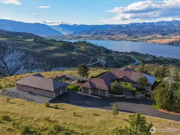 825 Hawks Meadow Road, Chelan, WA 98816