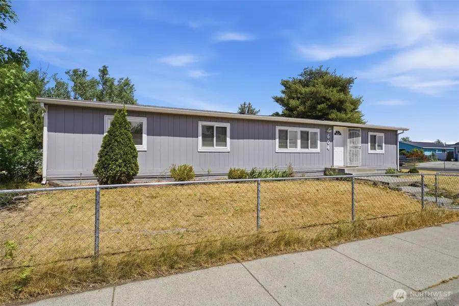 604 N Elm Street, Pasco, WA 99301 - #2
