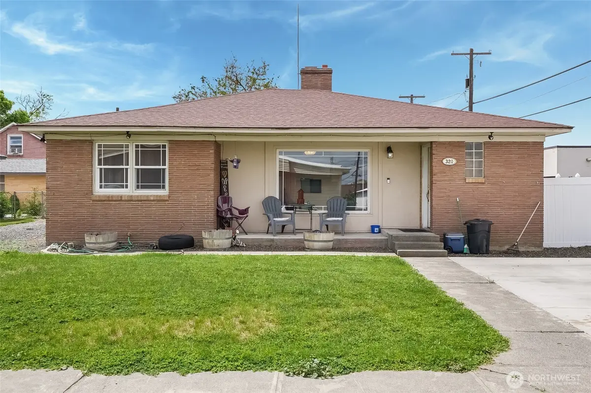 320 S Gumwood Street, Moses Lake, WA 98837 - #1
