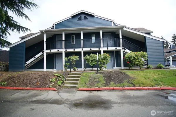 215 SW 100th Street #B-102, Everett, WA 98201