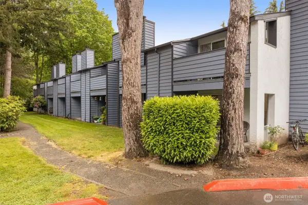 280 Newport Wy Nw Nw #B15, Issaquah, WA 98027