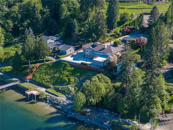 402 3rd Lane, Fox Island, WA 98333