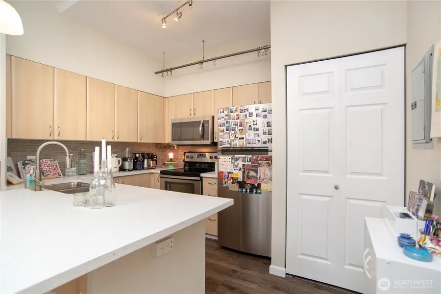 812 5 Avenue N #102, Seattle, WA 98109 - #2