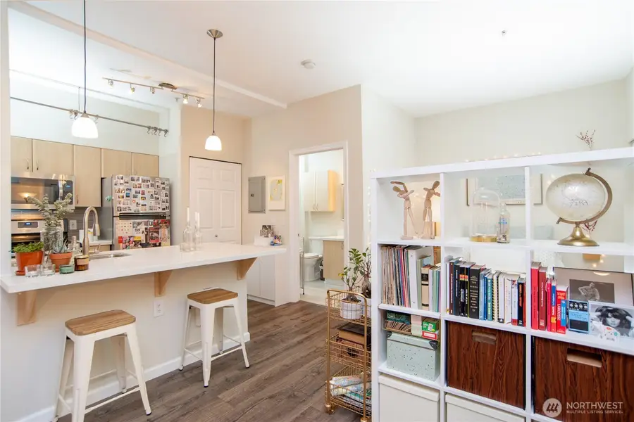 812 5 Avenue N #102, Seattle, WA 98109 - #3