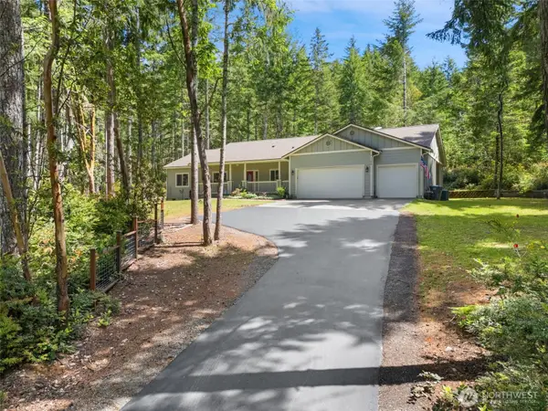 300 E Hillside Drive, Belfair, WA 98528
