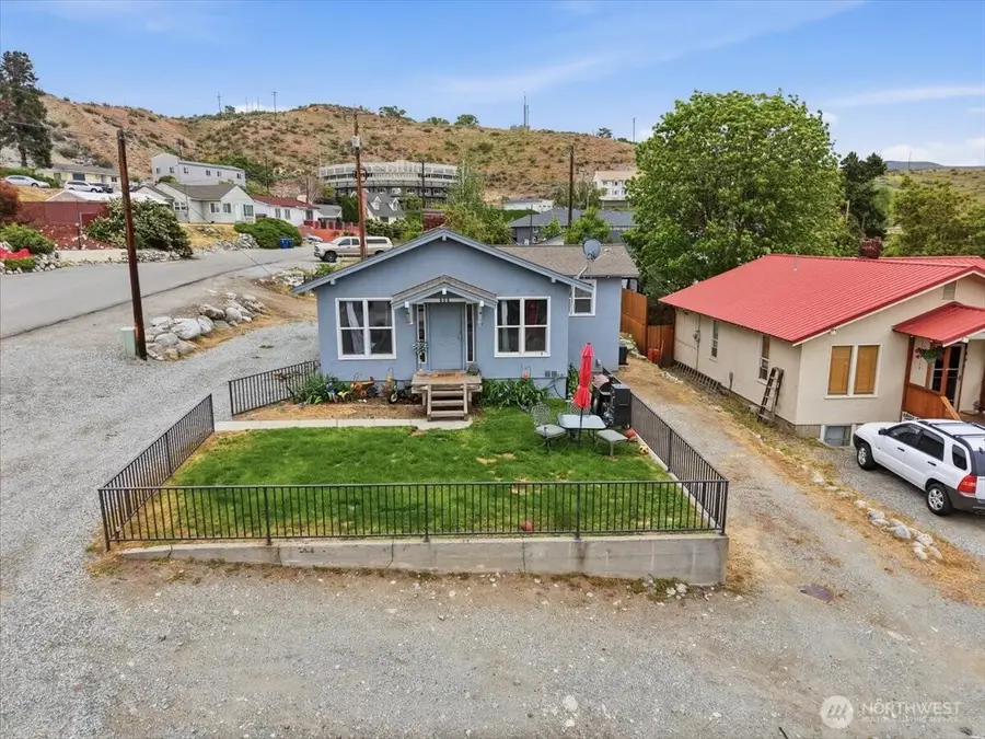608 N Bradley Street, Chelan, WA 98816 - #2
