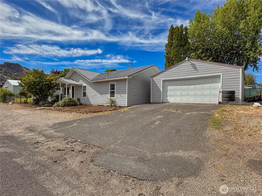 111 Washington Place, Electric City, WA 99123 - #2