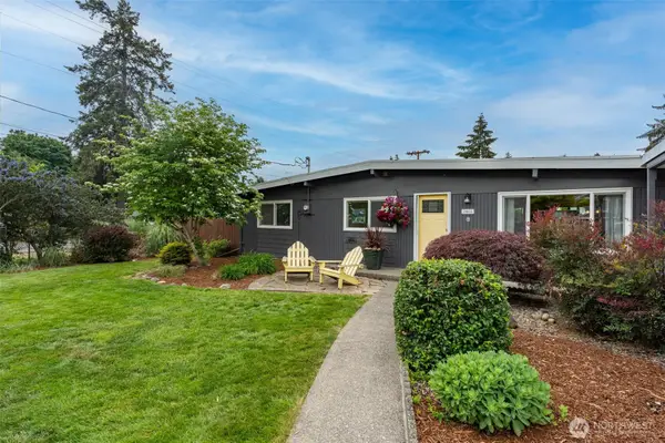24855 16th Avenue S, Des Moines, WA 98198