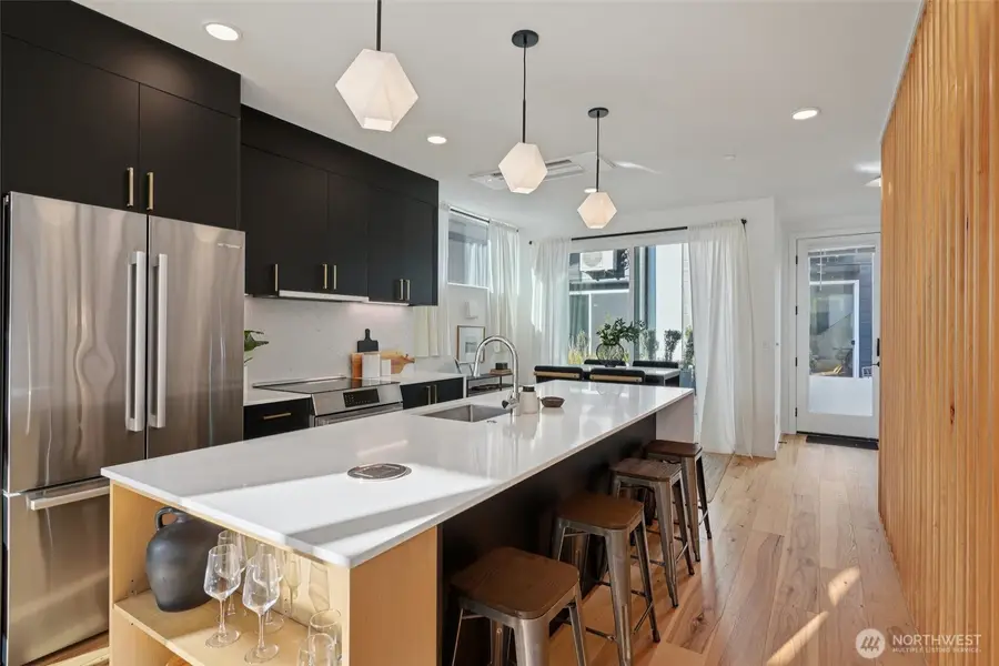 515 Howe #A, Seattle, WA 98109 - #3